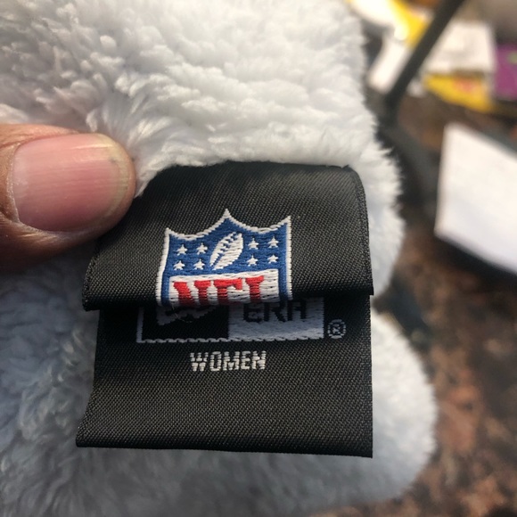 New Era NFL Seattle Seahawks Women’s Promo Beanie Knit Cap Winter Pom Hat Sz One - Picture 6 of 10